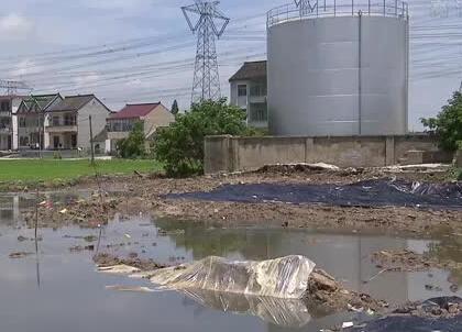 The soil is "poisoned" and stinks. Residents nearby feel dizzy and vomit.